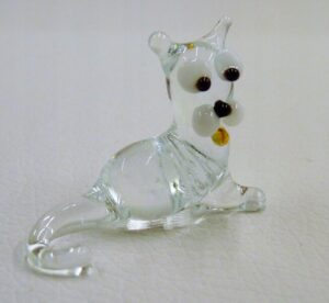 Figurka szklana Kotek Bezbarwny Kot leżący prezent FM mikro