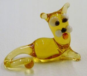 Figurka szklana Kotek Brązowy Kot leżący prezent FM mikro