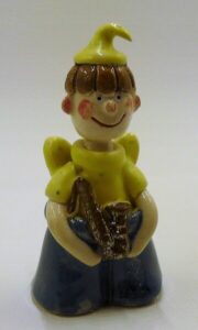 Figurka Ceramiczna Anioł Niebieski Chłopak z trąbką Prezent rzeźba 7 cm