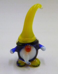 Figurka szklana Krasnal Niebieski w żółtej czapce Skrzat Prezent FS średnia