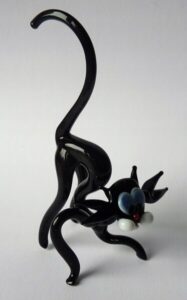 Figurka szklana Kot wygięty Czarny Kotek z wąsami Prezent FS+ średnia+