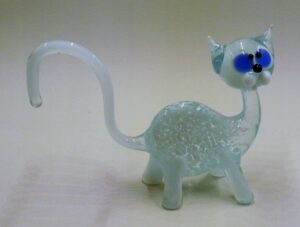 Figurka szklana KOT Biały w kropki Kotek piękny Prezent rzeźba FD duża