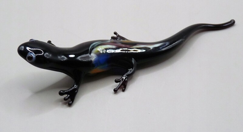 Figurka szklana Magnes Jaszczurka Czarna w paski Prezent FS średnia