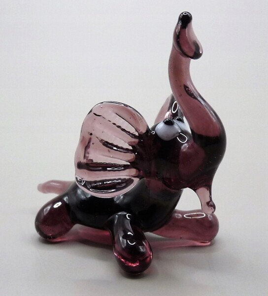 Figurka szklana Słoń leżący Fiolet Słonik na szczęście Prezent FS średnia