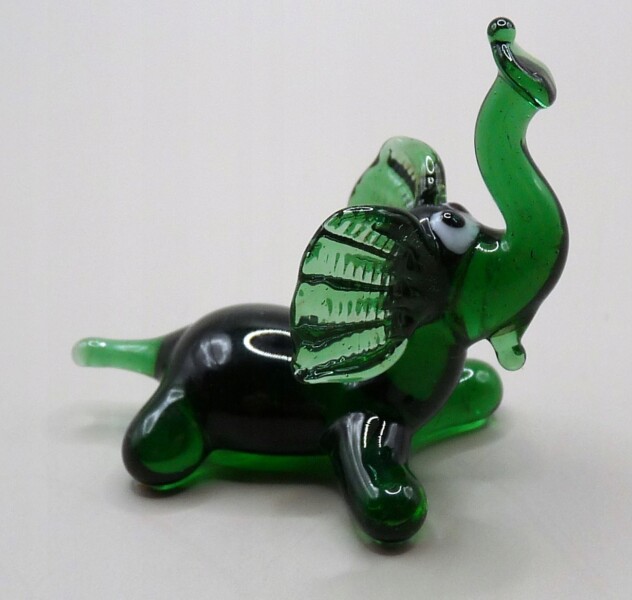 Figurka szklana Słoń leżący Zielony Słonik na szczęście Prezent FS średnia