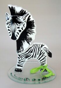 Figurka szklana Zebra na podstawce z kokardką Koń w paski Prezent FDXL duża